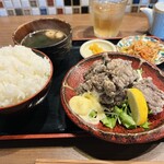 Kujira No Ibukuro - ご飯は大盛りにしました。地味にきんぴらが美味
