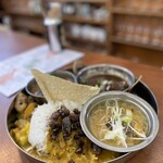 BLOCK HOUSE 水曜カレー - 