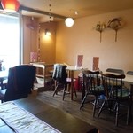 サビオカフェ - どこに座ろうか迷うくらいにゃう♪