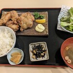 Sumiyaki Izakaya Toriya - ご飯少なめオーダー。前回より唐揚げ小さくてガッカリ。ご飯少なめにしたから？？