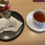 Nihon Ryouri Hanamusashi Shunka - デザートの抹茶のヴェリーヌと和紅茶