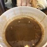 Tsukemen Itteki - つけ汁のアップ