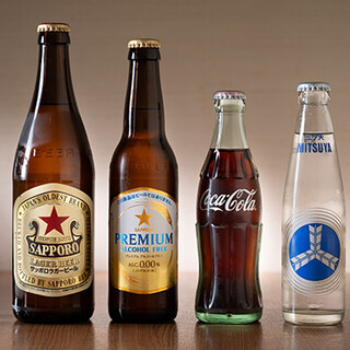 特選檸檬酸酒、瓶裝啤酒等餐廳般的飲料種類豐富。