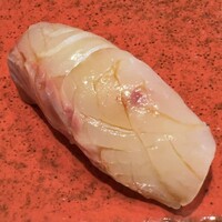 博多 鮨 貴山 - 石鯛→分厚くシコシコ食感。甘味があり旨味が広がる。