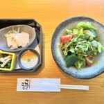 Kokekokko - 鳥叉焼、小松菜と揚げの和物、湯葉、サラダ