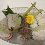 ふぐ御料理處 でん - 真ん中に刻んだ茗荷が見えます