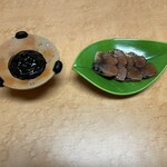 喜乃屋 - 左が烏賊黒作り　右鯖へしここれはかなり塩っぱい