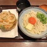 Kagawa Ippuku - 釜玉バター(中)+かき揚げ