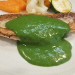 キッチン ブルー グローブ - 正面から、タップリなほうれん草のソース