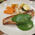 キッチン ブルー グローブ - 甘鯛ポワレのアップ