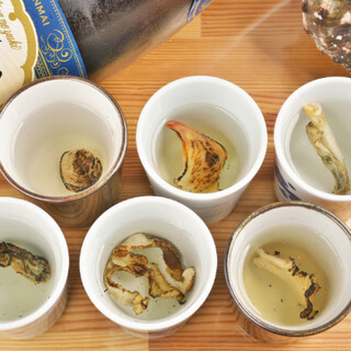 貝の旨みが熱燗にたっぷり！ぜひ飲んでいただきたい名物「貝酒」