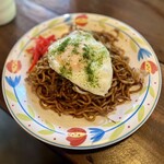 助平屋 - 目玉焼き 焼きそば 並（450円）