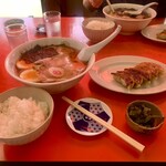 藤屋 - ⭐︎  手打藤屋中華そば・セット税込 １,４５０ 円
      ※  セットは、ごはん・焼き餃子・お新香付き