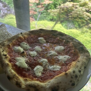 溶岩石窯ピザ 轍_0