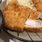 とんかつ美とん - とんかつ定食エビフライ付き