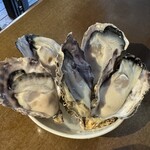 シーフードスタンド パチョレック ハナタレ - 生ガキ　約100円/個