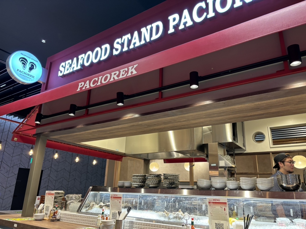 外観写真 : SEAFOOD STAND PACIOREK HANATARE みなとみらい一番