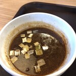 めん処 きよ洲 - サバ節香る佐助豚の脂の甘みとバルサミコ酢入りの醤油ダレが美味しい！