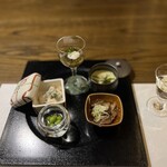 旅館　山河 - 食前酒の梅酒と先付：2泊目の夕食
