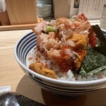 日本橋海鮮丼 つじ半 - がは、早く食べたくてフライング。崩してしまう汗