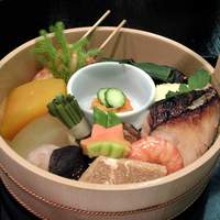 六盛 - 手をけ料理