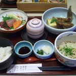 味愛おか半 -  「お昼御膳」の天ぷらをあら煮に変更してもらいました。