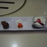 味愛おか半 - 「味愛御膳」にはデザートがついています。