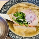 地鶏と金目鯛 中華そば 鶯 - 料理写真: