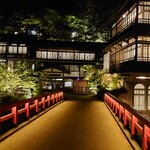 積善館 佳松亭 - 元禄７年に建てられ330年の月日を経た積善館、宮崎駿の「千と千尋の神隠し」のモデルとなった温泉宿、流石に息を呑むほどに幻想的な美しい風景でした！！
