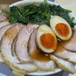 ラーメンみなみ - チャーシュー背脂中華+追加ほうれん草+追加チャーシュー+味玉