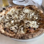 Pizzeria Azzurri - 1番人気キノコのピザ