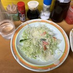 牛八 - サラダ　ドレッシング美味しいデス