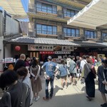 牡蠣フライ串専門 - カキフライ　外人さんも好きなのね。