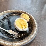 Toritontan - お通し 燻製卵・ゆで卵