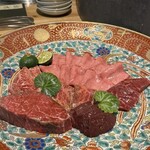 大皿焼肉 老中 - 大皿　コレぞ焼肉！って感じでよい◎