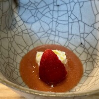 尾山台 山田 - 静岡の苺とストラッチャテッラ 珊瑚樹トマトのスープ