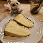 BiXiGARRi - ホールから最初に切り出したバスクチーズケーキを頂きます！濃厚でシェリー酒と合わせるとハーモニー♪美味しいですねー