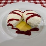 ラ・グラティチュード - フロマージュブランムース苺ソース