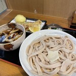 手打うどん 福助 - ざるうどん並（田舎うどん）650円＋肉汁50円＋天盛り400円