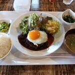 ランチ ひなた - 料理写真:ハンバーグ定食９００円（税込）？