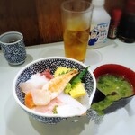 Oshokujidokoro Taneichi - 本日の9種丼と青さ汁