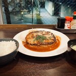 洋食 ツバキ亭 - ハンバーグステーキL定食　伝説ツバキソース