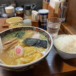 船見坂 - 海老ワンタン麺と半ライス