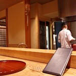 京味 もと井 - カウンターにて