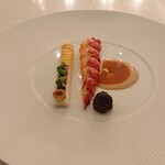 Suhring - イプツィヒ アレルライ - ブリタニーロブスター、ホワイトアスパラガス、えんどう豆、編笠茸