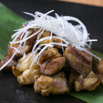Sakuraya - 旨味たっぷりの地鶏もも肉を炭火で炙った　『赤鶏のごて焼き』