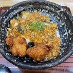 だんじり庵 - 犬鳴豚マーボ茄子と鶏唐揚げ丼940円