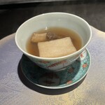 仁修樓 - 衣笠茸とモリーユ茸のスープ