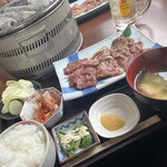 もんも - 3種食べ比べ定食（上マトン、生ラムカルビ、特上生ラム）