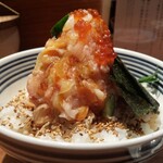 Nihombashi Kaisendon Tsujihan - 梅  …… 1,250円
　
                        いくら、マグロ、中落ち、海老、つぶ貝、ミル貝、イカ、数の子、きゅうり、長ネギ
                        